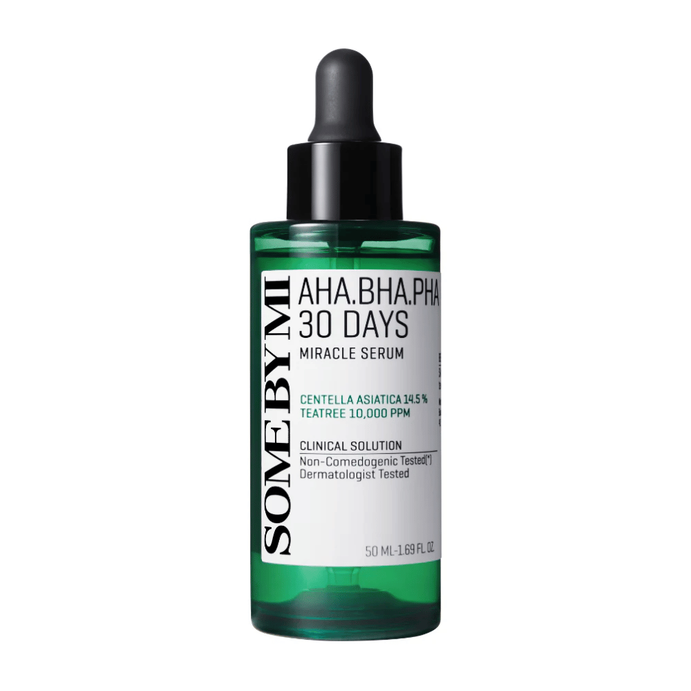 Some By Mi AHA, BHA, PHA 30 Days Miracle Serum is a powerful serum that revolutionizes your skincare! With 14.5% centella asiatica and 10,000 ppm tea tree oil, this formula offers an intensive treatment against impurities and uneven skin tone. The serum is dermatologically tested and non-comedogenic, making it safe for all skin types, including sensitive skin. After just 30 days, you can expect visible improvements in skin clarity and texture. Hydrate, soothe, and give your skin the love it deserves!