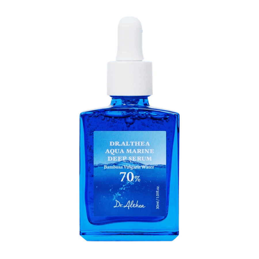 Dr. Althea Aqua Marine Deep Serum 30 ml in blue glass bottle with pipette, enriched with 70% Bambusa Vulgaris Water for intense hydration, soothing effect, and improved skin barrier.