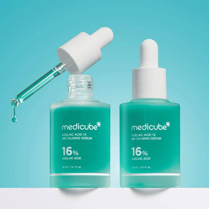 Detail image of Medicube Azelaic Acid 16 BB Calming Serum with an open dropper and serum droplets showing the light liquid consistency and hygienic application.