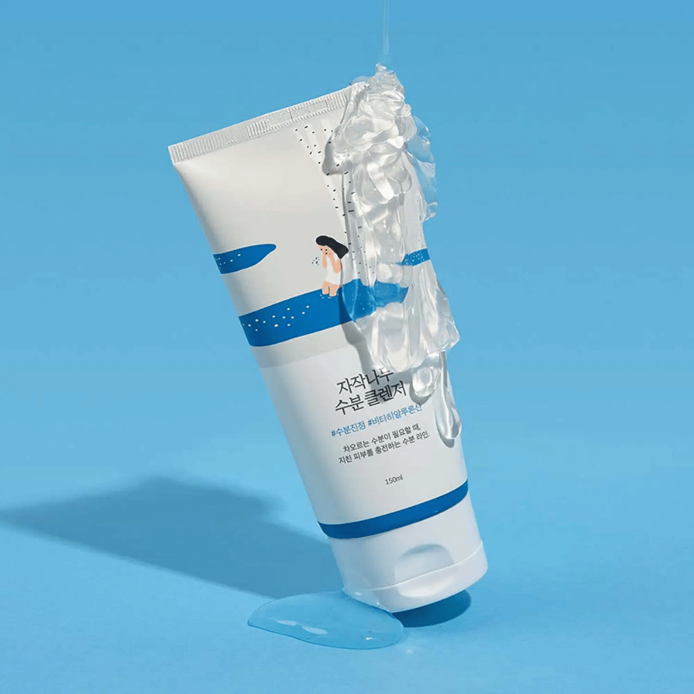 ROUND LAB Birch Juice Moisturizing Cleanser in a tube with creamy lather, mild facial cleanser with birch sap that gently cleanses, moisturizes the skin, and preserves the skin's natural moisture balance.