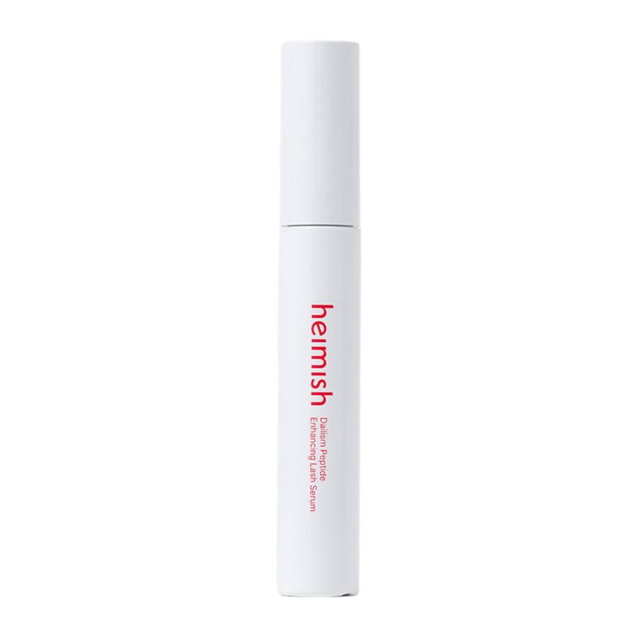 Product image of Heimish Dailism Peptide Enhancing Lash Serum against a light background. The lash-care serum is presented in a sleek white package with a focus on daily care and a strengthening effect for the eyelashes.