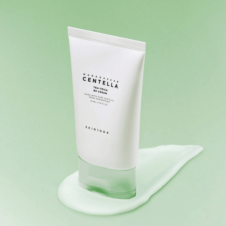 Moisturizing face cream with panthenol and centella that strengthens the skin barrier and provides a soothing effect on sensitive skin