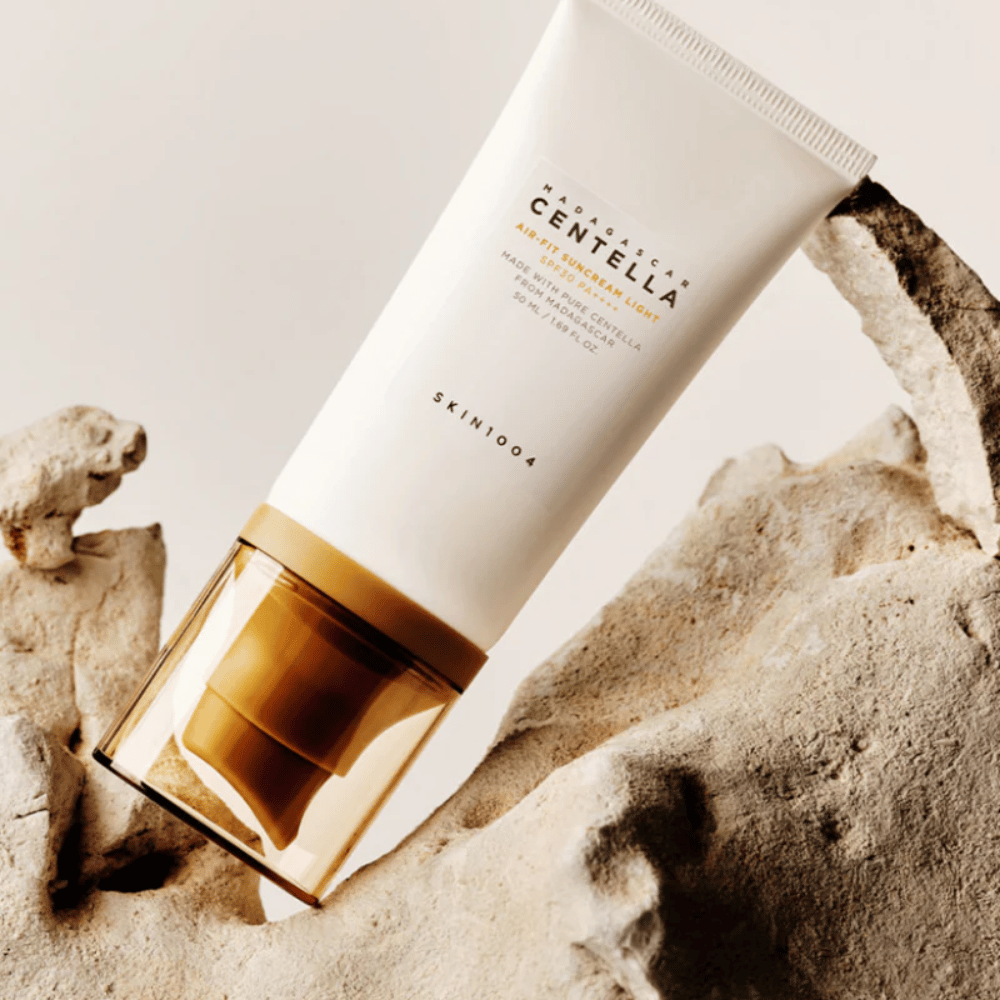 SKIN1004 Madagascar Centella Air-Fit Suncream Light SPF30 – moisturizing sun protection that helps strengthen the skin barrier and provides a natural, fresh result.