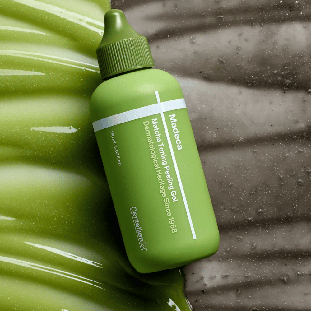 Centellian24 Madeca Matcha Toning Peeling Gel – Korean peeling gel with matcha that helps gently exfoliate the skin, remove dead skin cells, and provide a clearer and more even skin tone.