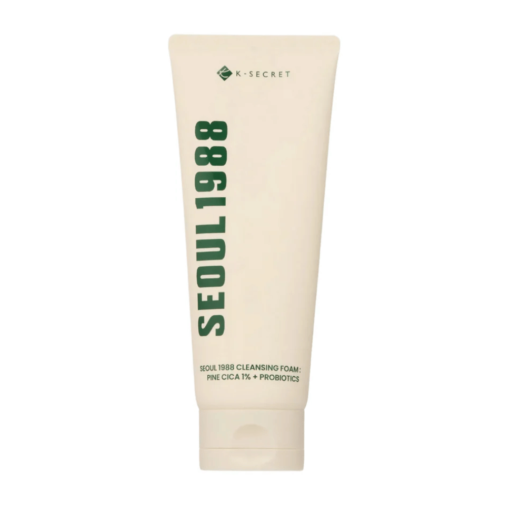 SEOUl 1988 Cleansing Foam - Pine Cica 1% + Probiotics
A deep-cleansing foam cleanser enriched with Pine Cica and probiotics to soothe and balance the skin. Perfect for removing impurities and restoring the skin's natural moisture barrier without drying out. Suitable for all skin types, even sensitive skin.