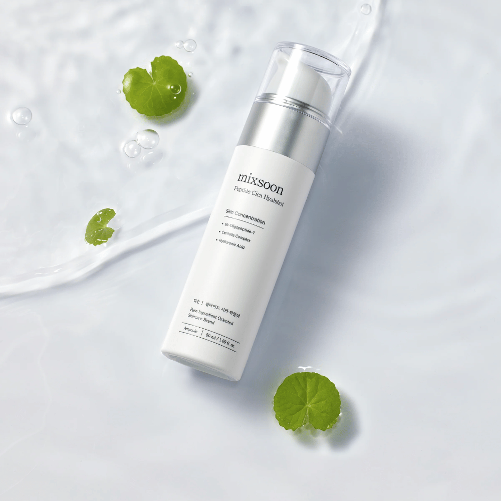 Mixsoon Peptide Cica Hyalshot – hydrating serum with peptides, centella, and hyaluronic acid. Soothing formula for sensitive skin, in a sleek white bottle against water surface with green leaves.