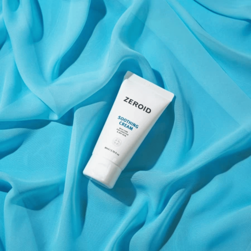 ZEROID Soothing Cream on blue background that strengthens the skin barrier and moisturizes sensitive skin